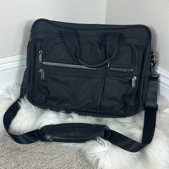 Tumi Black Alfa Expandable Briefcase 15”X 13” X 7” - Picture 1 of 12